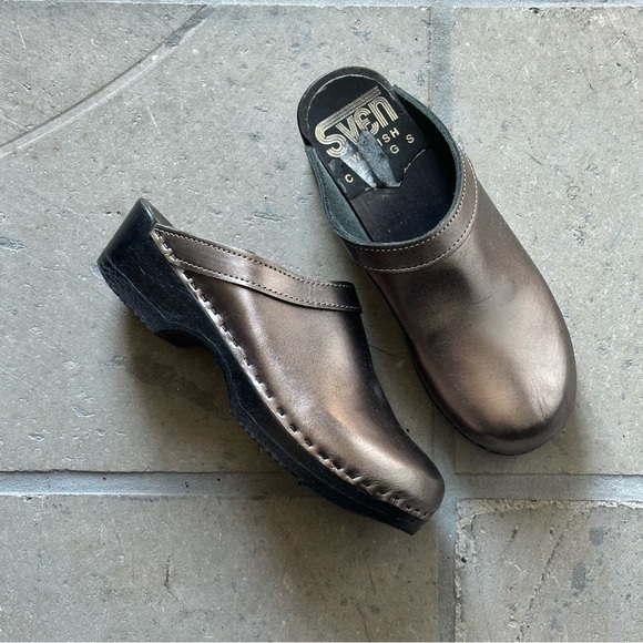 Sven Swedish Plain Clogs in Pewter + Black - Picture 1 of 5